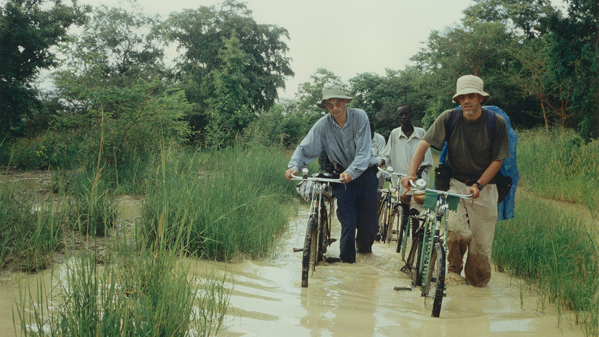 CSI employees John Eibner (right) and Gunnar Wiebalck with bicycles on the way to the Arab market