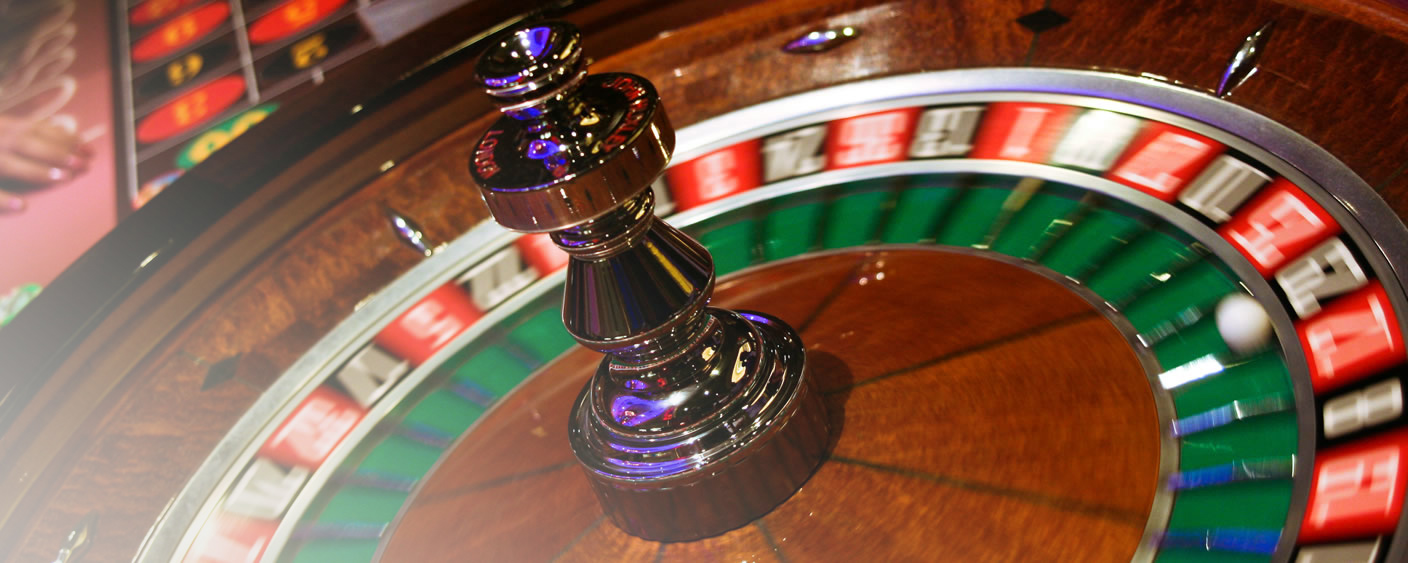 A turning roulette table, black and red fields are rotating