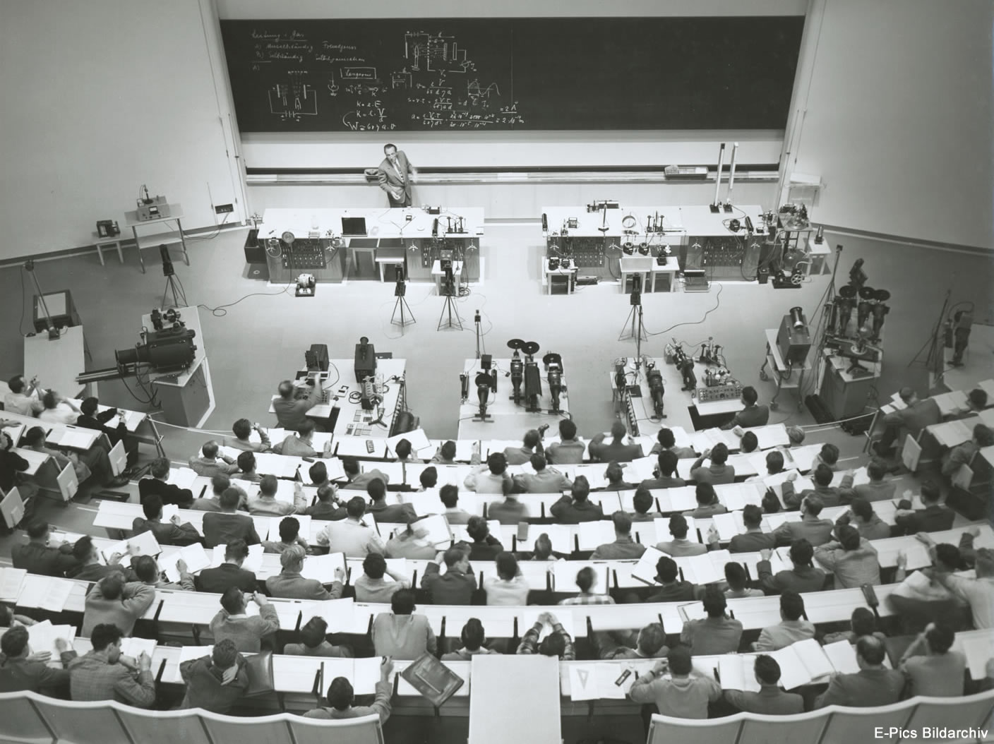 Paul Scherrer’s lecture in the new lecture hall 