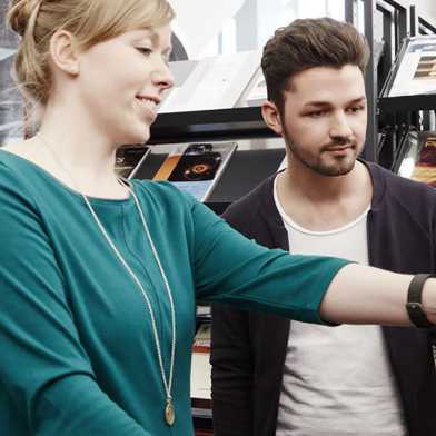 Woman consulting a student in the InfoCenter