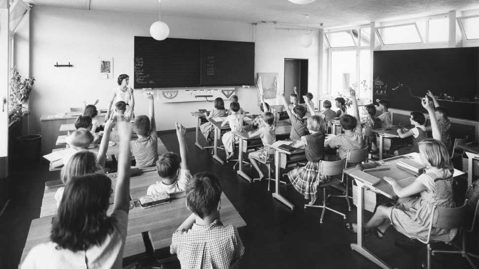 Klassenzimmer im Trakt A, Zürich-Seebach, 1957.